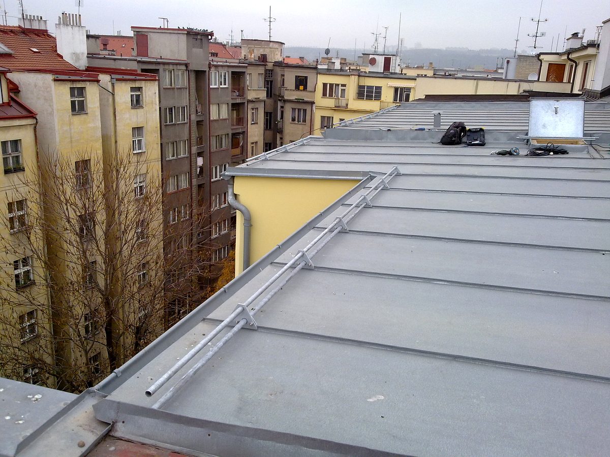 Montaj jgheaburi burlane si accesorii acoperis